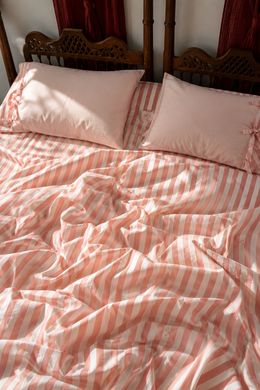 Strawberry Crème Toffee Bedsheet